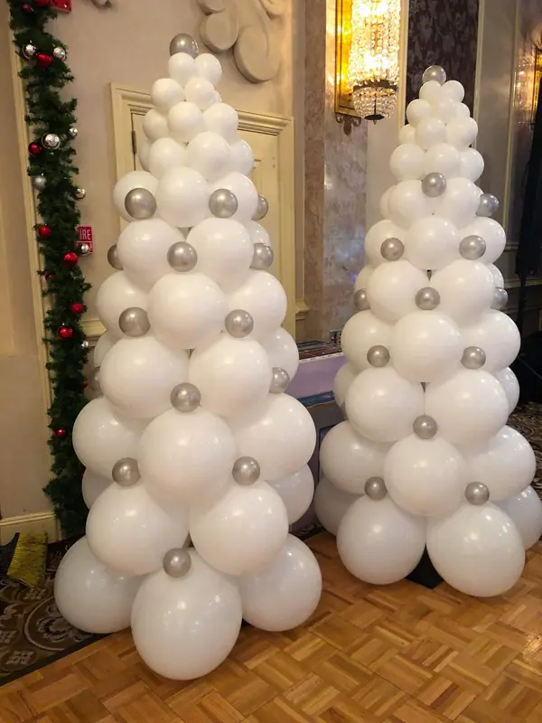Christmas Tree Balloon Sculpture