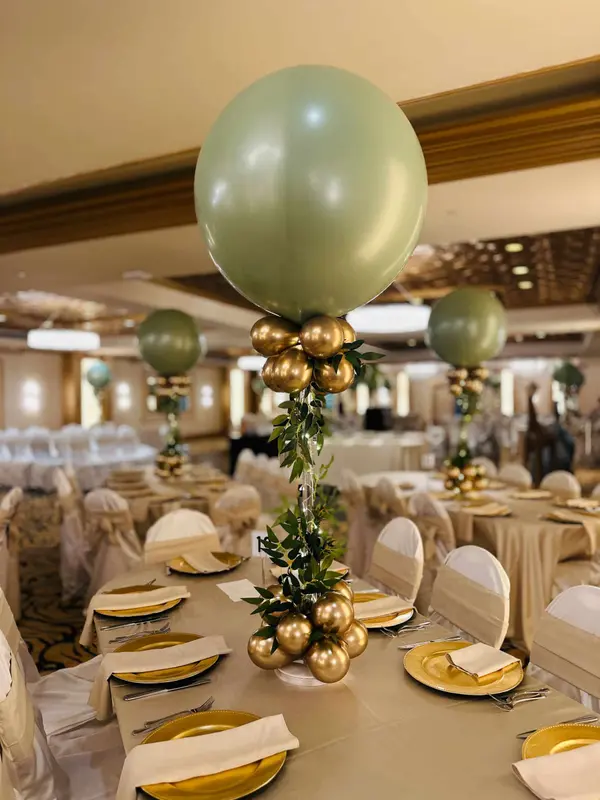 Jungle Themed Balloon Centerpiece
