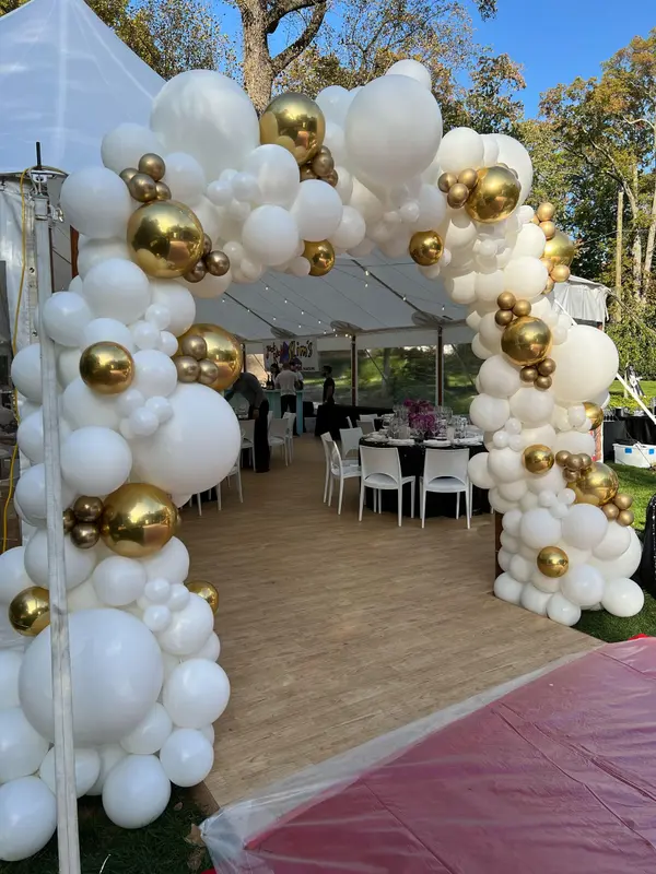 Outdoor Balloon Garland