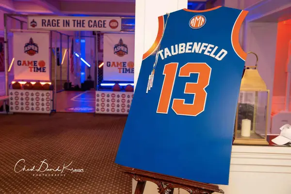 Knicks Jersey Sign in Board