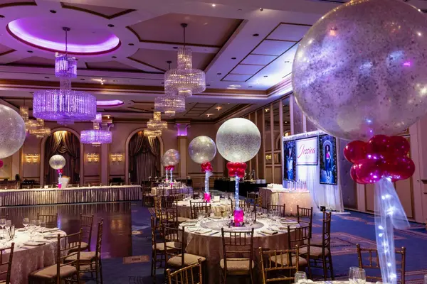 Aqua Gems Balloon Centerpieces