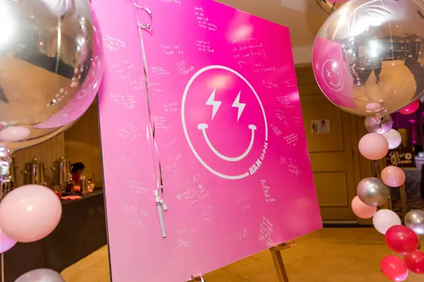 Ombre Sign In Board