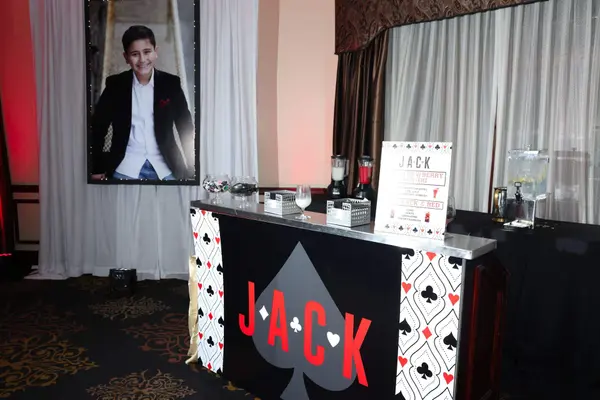 Custom Logo Bar