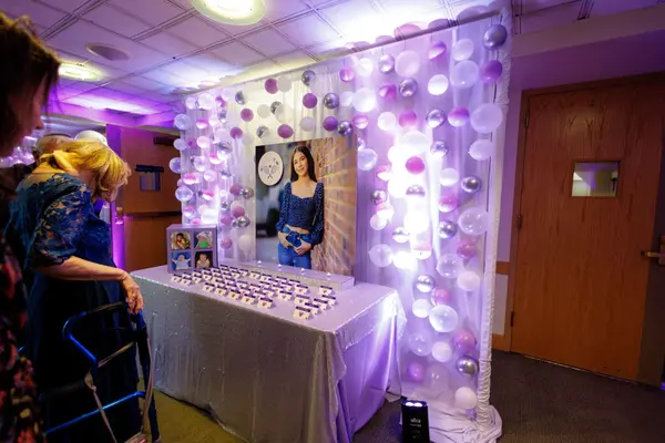 Bubble Wall Seating Display