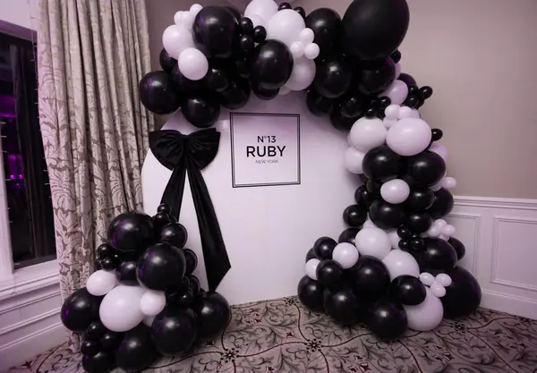 chiara-arch-balloon-garland-chanel