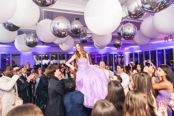 White & Silver Balloon Ceiling