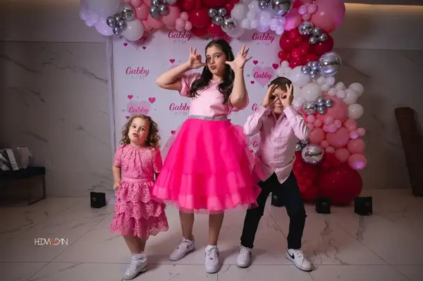 Balloon Garland Over Step & Repeat