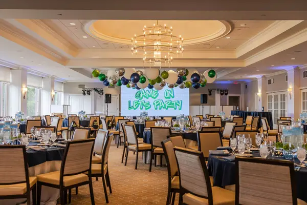 Metallic & White Latex Balloon Ceiling