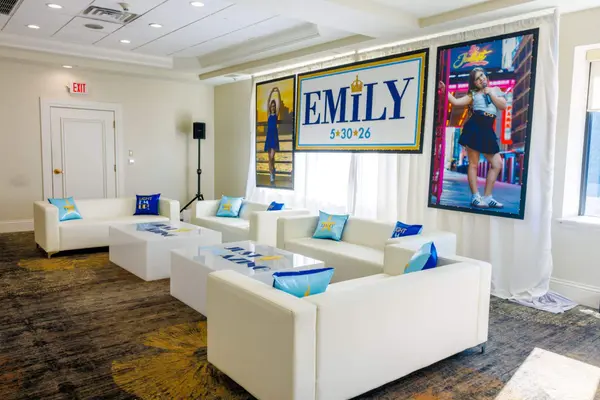 Broadway Lounge