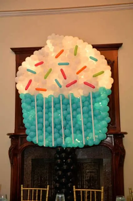Cupcake Balloon Sculpture