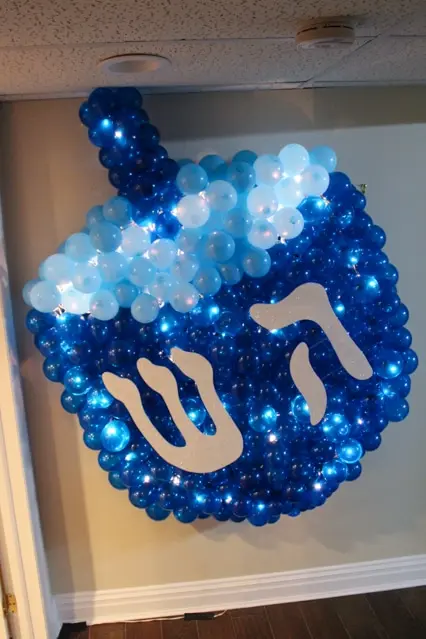 Dreidel Balloon Sculpture