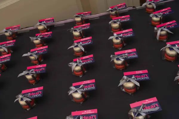 Macaroon Place Cards