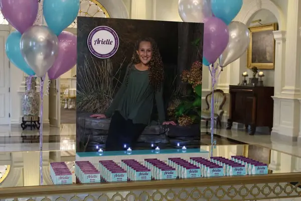 Photo and Logo Seating Card Display