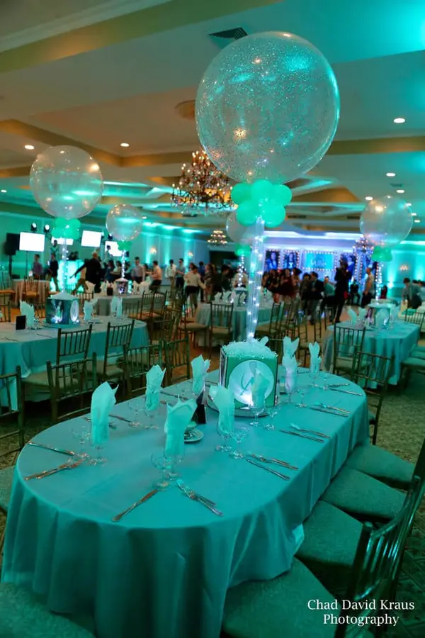 Photo Cube with Sparkle Balloon Centerpiece