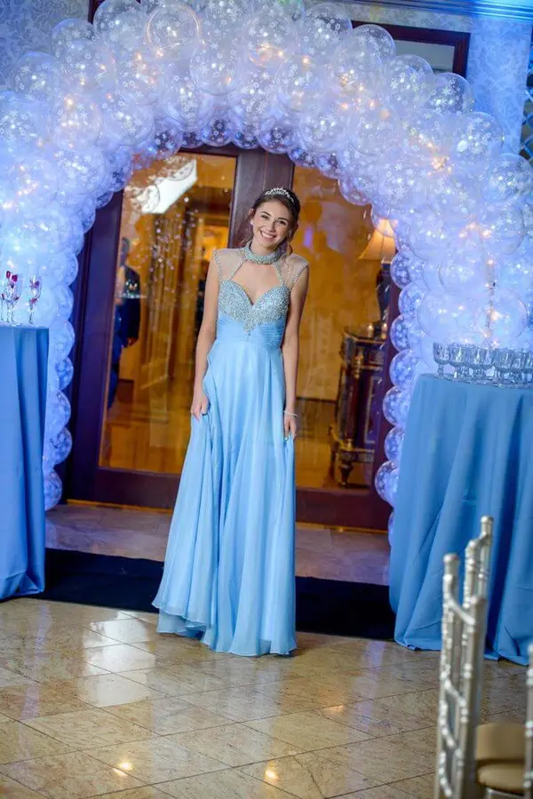Winter Themed Balloon Tunnel