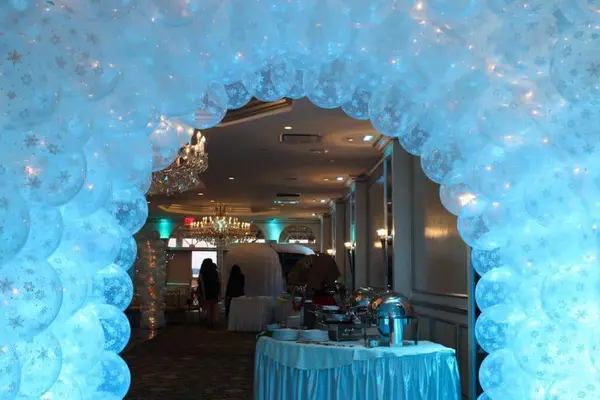 Winter Themed Balloon Tunnel