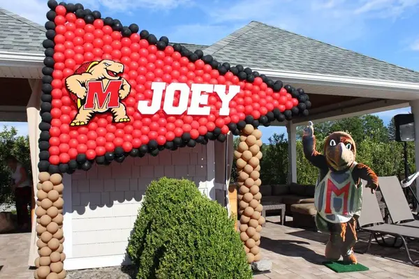Maryland Pennant Balloon Sculpture