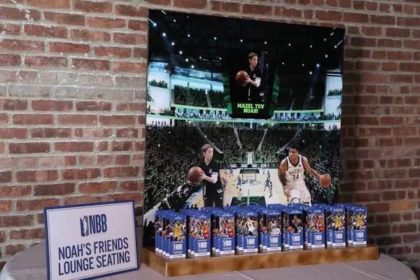 Bucks Seating Card Display