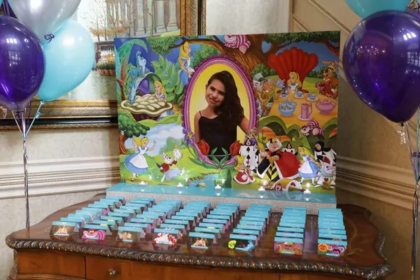 Alice in Wonderland Seating Card Display
