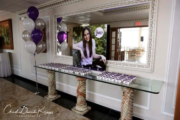 Blowup Photo Seating Card Display