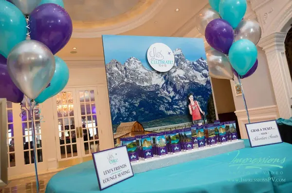 Travel Themed Seating Card Display