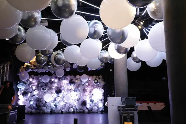 White and Silver Balloon Treatment