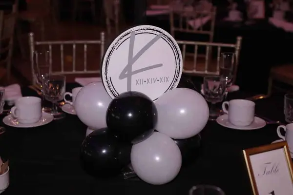 Black and White Logo Balloon Base