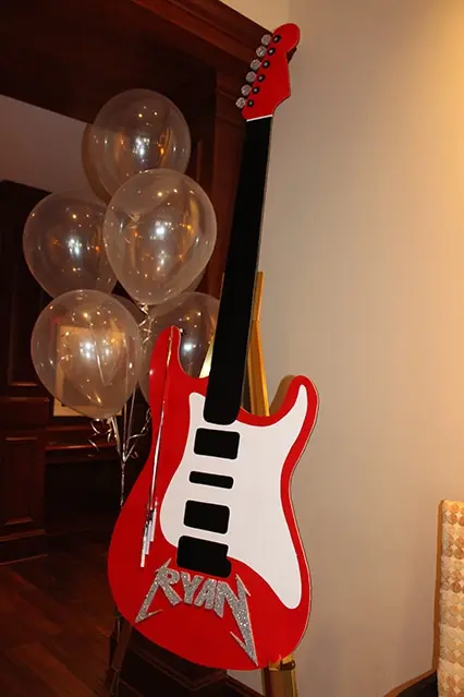 Guitar Sign in Board
