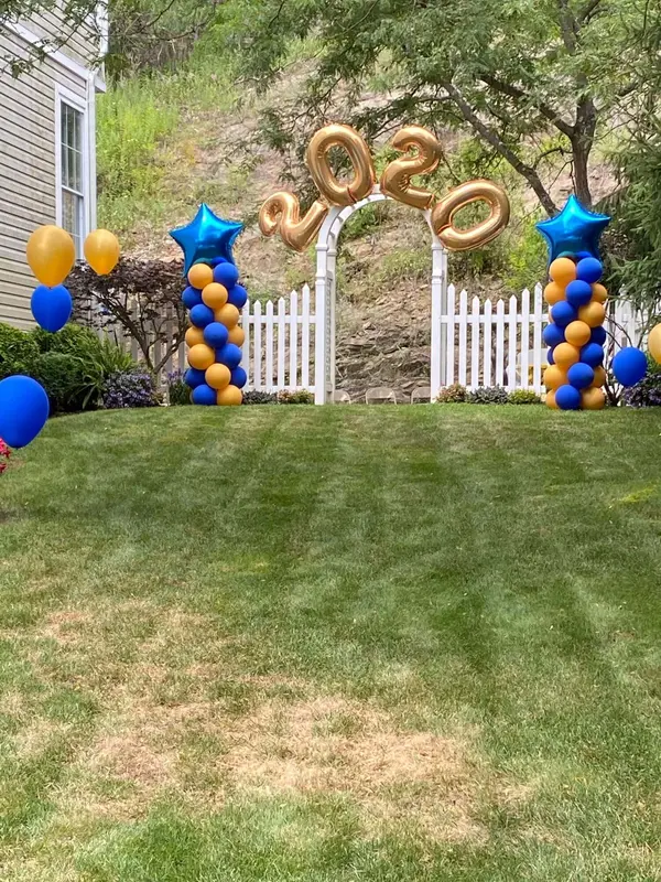 2020 Graduation Balloon Arch