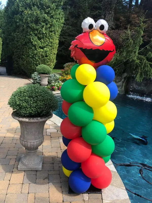Elmo Balloon Column