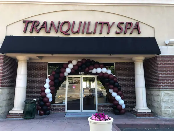 Storefront Balloon Arch