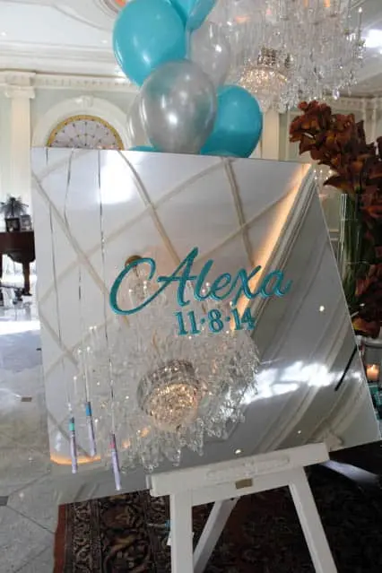 Mirror Sign in Board
