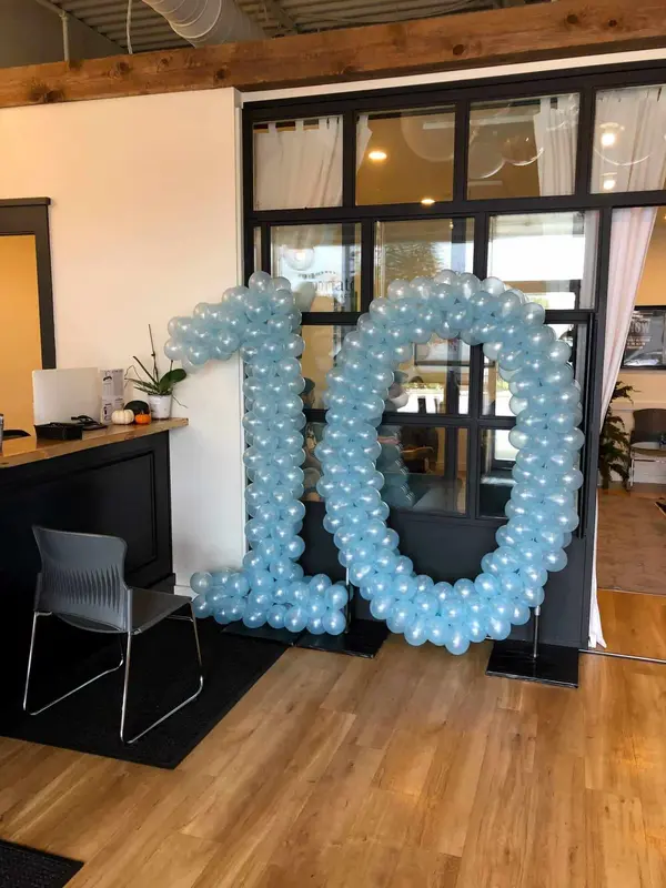 Number 10 Balloon Sculpture