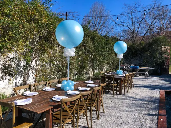 Outdoor Balloon Centerpieces