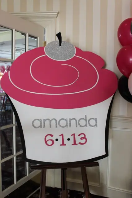 Cupcake Sign in Board