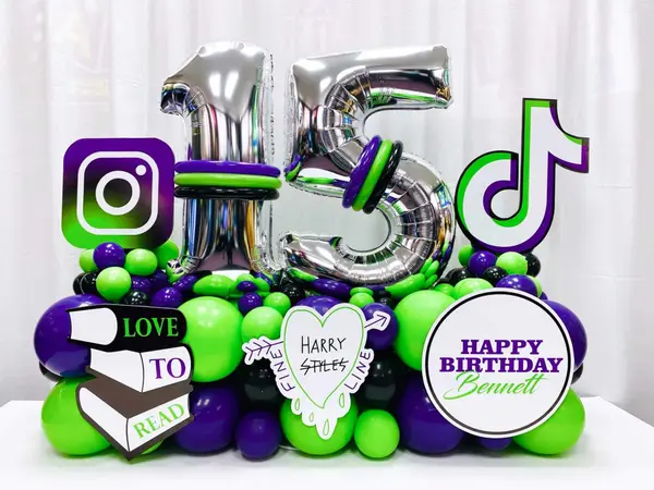 Social Media Custom Fancy Balloon Bouquet