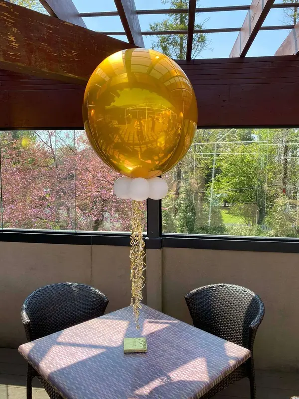 Gold Orbz Balloon Centerpiece