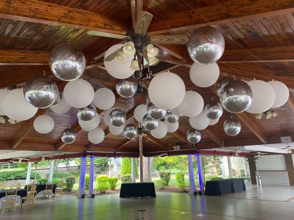 3' Balloons and Orbz Ceiling Treatment