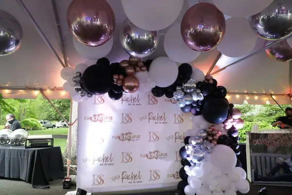 Organic Half Arch over Step & Repeat