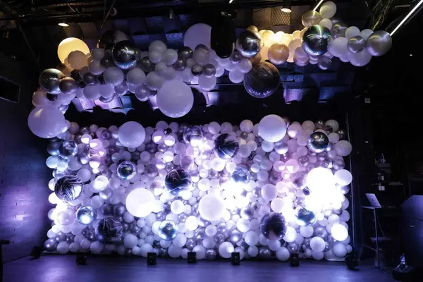 Black and White Organic Balloon Wall