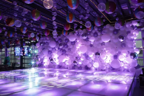LED Balloon Wall