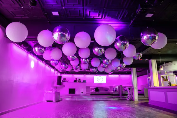 Balloons and Orbz Ceiling Treatment