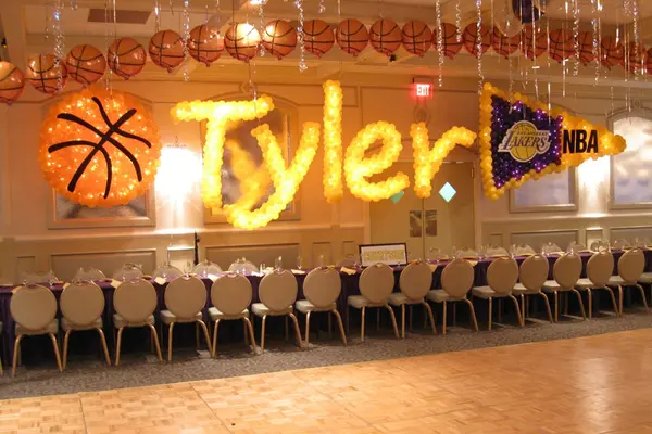 Lakers Name in Balloons