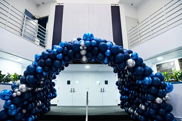 Organic Metallic Balloon Tunnel