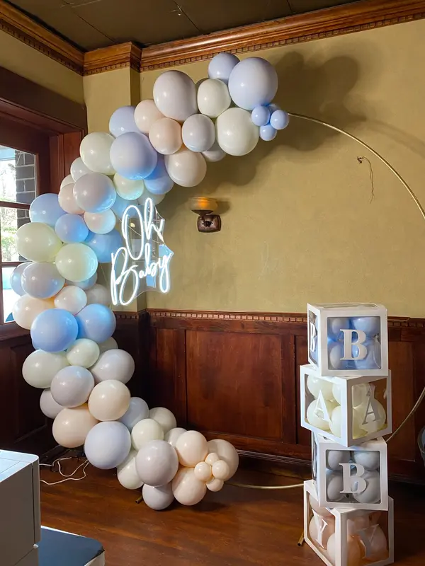 Pale Round Half Balloon Arch