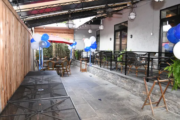 Free Standing Balloon Clusters