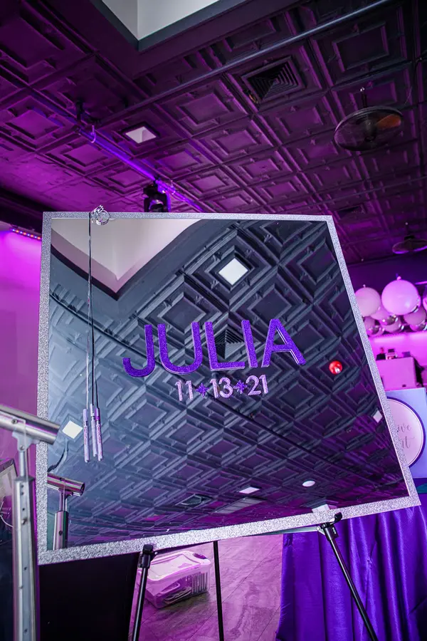 Mirror Sign in Board