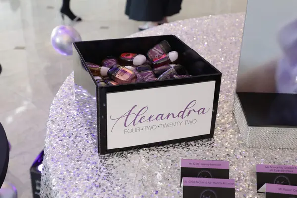 Custom Logo Box