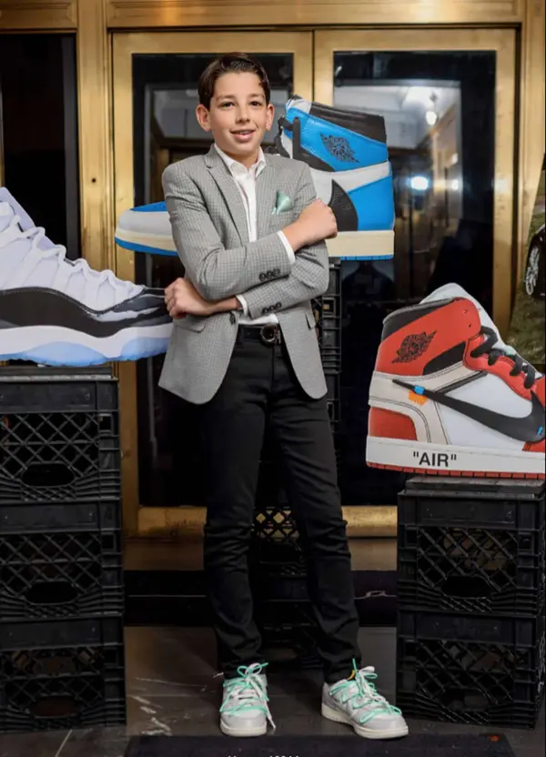 Jumbo Sneaker Display