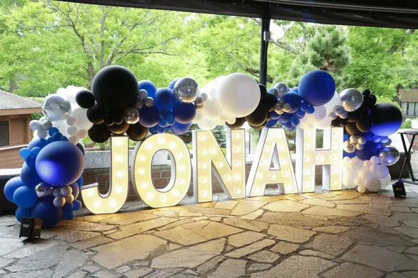 LED Marquee Name with Balloon Garland